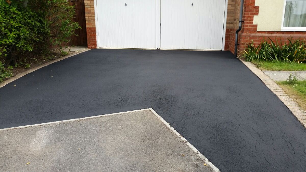 Tarmac Cleaning & Sealing